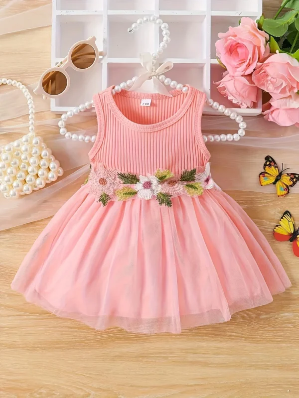 Baby girl fashionable and sweet sleeveless waist flower patchwork mesh dress suitable for parties and outdoor occasions in sprin